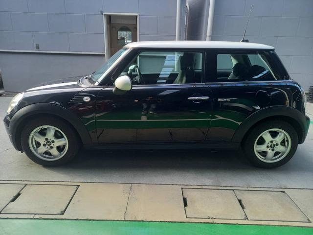 ���Ђ́A�Q�������m�ێ��҂U���A�R�������m�ێ��҂Q������܂��B�܂��A�̔��S���A�ی��S��������܂��̂ŁA�ǂ�Ȃ����育�Ƃł���������ƑΉ������Ă��������܂��I�I