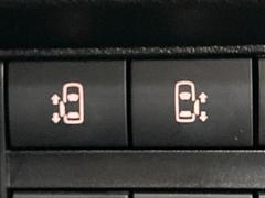 【両側パワースライドドア】スマートキーや運転席のスイッチで後席両側スライドドアの開閉が可能です！電動なので力を入れてドアを開ける必要は無く、小さなお子様でも簡単に開け閉めできて快適です！ 4