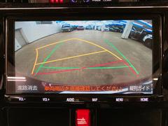 駐車時に後方がリアルタイム映像で確認できます。大型商業施設や立体駐車場での駐車時、夜間のバック時に大活躍です！運転スキルに関わらず、今や必須となった装備のひとつ！ 5