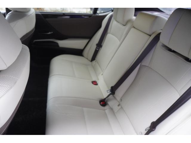 ＥＳ ＥＳ３００ｈ　バージョンＬ　サンルーフ／全周囲カメラ／ＴＲＤエアロ・マフラー／３眼ＬＥＤヘッドライト／コーナーセンサー／ハンドルヒーター／シートヒーター・エアコン／パワーシートＥＴＣ／ブルートゥース／ボディーガラスコーティング付（61枚目）