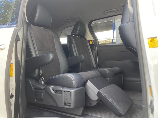 【セカンドシート】使用感も少なくキレイな状態です！大人でも快適に乗って頂けます♪大勢でのドライブも窮屈なくお楽しみ下さい☆