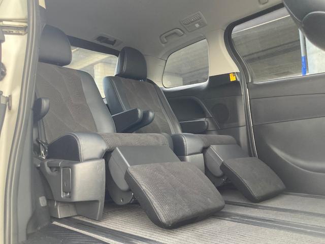 【セカンドシート】使用感も少なくキレイな状態です！大人でも快適に乗って頂けます♪大勢でのドライブも窮屈なくお楽しみ下さい☆