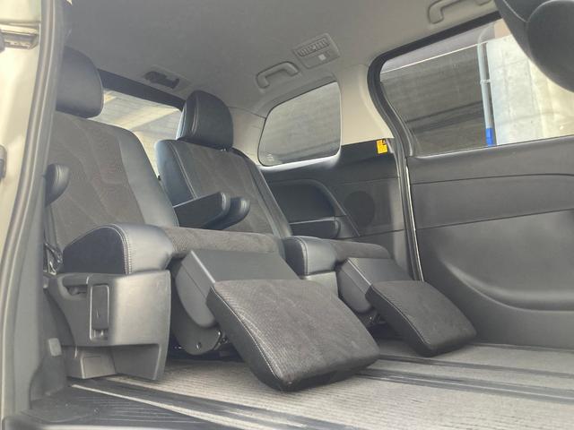 【セカンドシート】使用感も少なくキレイな状態です！大人でも快適に乗って頂けます♪大勢でのドライブも窮屈なくお楽しみ下さい☆