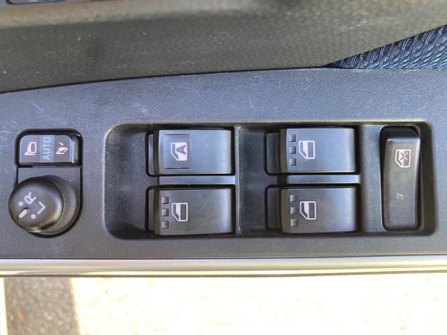 ルーミー カスタムG 衝突軽減装置・車線逸脱装置・純正エアロ・LEDヘッド・フォグランプ・PUSHスタート・スマートキー・Bカメラ・前席シートヒーター・純正アルミホイール・本革巻ステアリング・オートエアコン・オートライト(41枚目)