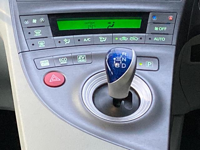 プリウス S 後期モデル・パールホワイト・車内クリーニング・ボディーメンンテナンス・SDナビ・Bluetooth・Bカメラ・スマートキー・PUSHスタート・純正15インチアルミホイール・HIDヘッド・オートAC(30枚目)