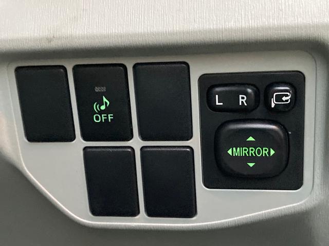 プリウス S 後期モデル・パールホワイト・車内クリーニング・ボディーメンンテナンス・SDナビ・Bluetooth・Bカメラ・スマートキー・PUSHスタート・純正15インチアルミホイール・HIDヘッド・オートAC(32枚目)