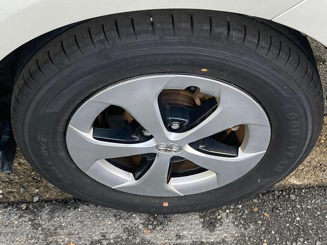 プリウス S 後期モデル・パールホワイト・車内クリーニング・ボディーメンンテナンス・SDナビ・Bluetooth・Bカメラ・スマートキー・PUSHスタート・純正15インチアルミホイール・HIDヘッド・オートAC(58枚目)