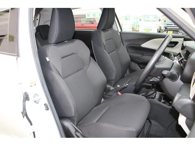 スイフト XG LEDランプ スズキコネクト対応オーディオ 当社試乗車 オートライト プッシュスタート シートヒーター オートエアコン スズキセーフティーサポート 横滑り防止機能 衝突安全ボディ 盗難防止システム(3枚目)