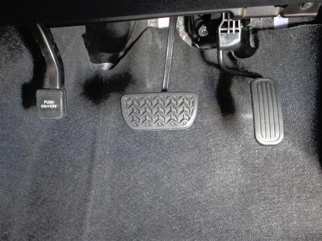 シエンタ Ｇ　クエロ　４ＷＤ　フルセグ　メモリーナビ　ＤＶＤ再生　ミュージックプレイヤー接続可　衝突被害軽減システム　ＥＴＣ　ドラレコ　両側電動スライド　ＬＥＤヘッドランプ　ウオークスルー　乗車定員６人　３列シート（22枚目）