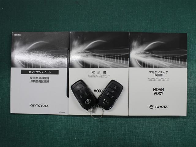 ヴォクシー S-Z フルセグ メモリーナビ DVD再生 ミュージックプレイヤー接続可 バックカメラ 衝突被害軽減システム ETC ドラレコ 両側電動スライド LEDヘッドランプ 乗車定員7人 3列シート(39枚目)