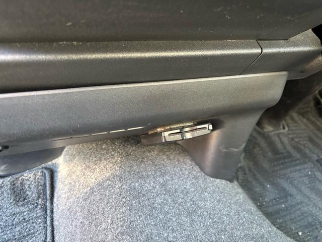 ハイエースバン ロングスーパーGL HDDナビ/地デジTV/バックカメラ/ETC/リアフリップダウンモニター/室内LED灯/リアスモーク小窓付き(50枚目)