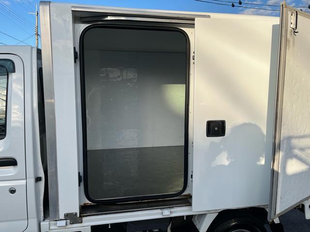 NT100クリッパートラック DX 保冷車 エアコン 運転席助手席エアバック ラジオ ヘッドライトレベライザー(13枚目)