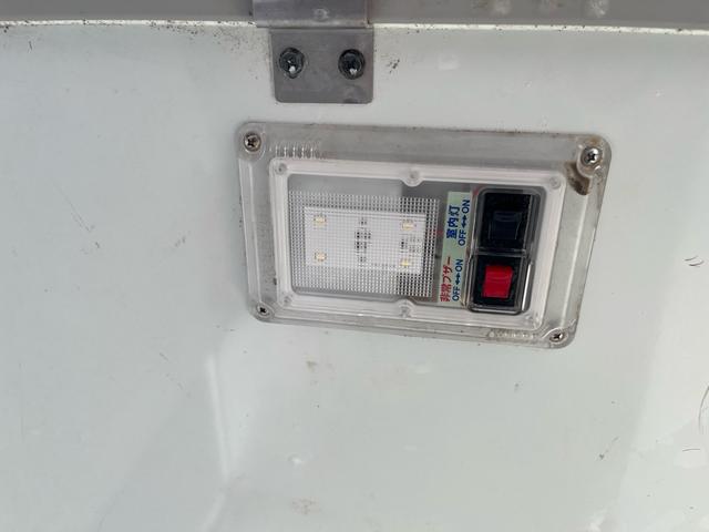 NT100クリッパートラック DX 保冷車 エアコン 運転席助手席エアバック ラジオ ヘッドライトレベライザー(15枚目)