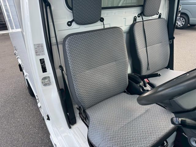 NT100クリッパートラック DX 保冷車 エアコン 運転席助手席エアバック ラジオ ヘッドライトレベライザー(24枚目)