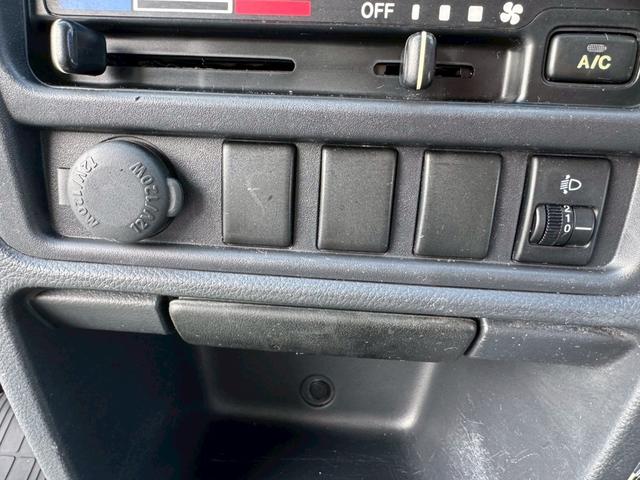 NT100クリッパートラック DX 保冷車 エアコン 運転席助手席エアバック ラジオ ヘッドライトレベライザー(27枚目)