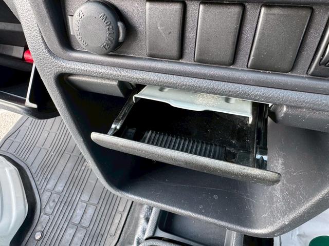 NT100クリッパートラック DX 保冷車 エアコン 運転席助手席エアバック ラジオ ヘッドライトレベライザー(28枚目)