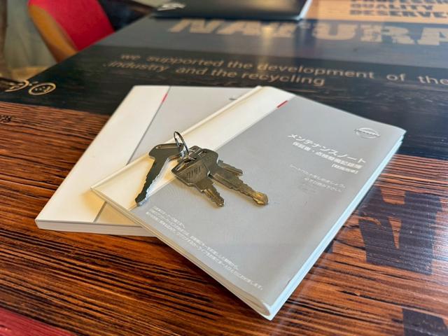 NT100クリッパートラック DX 保冷車 エアコン 運転席助手席エアバック ラジオ ヘッドライトレベライザー(30枚目)