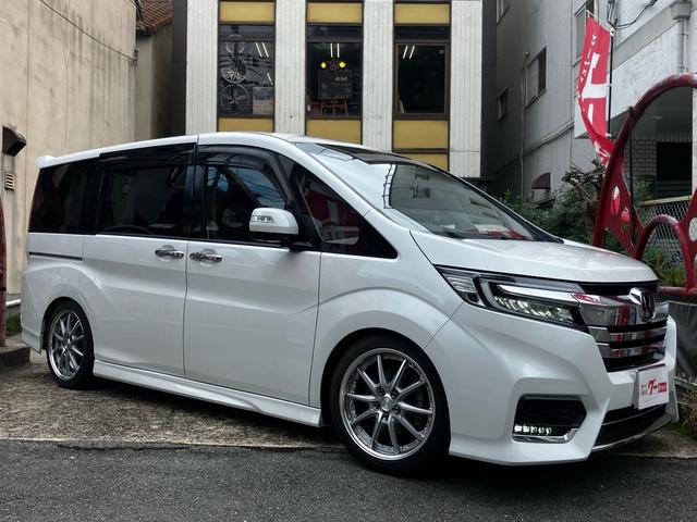 ステップワゴンスパーダ ｅ：ＨＥＶスパーダ　Ｇ・ＥＸ　ホンダセンシング　ＷＯＲＫ　ＬＡＮＶＥＣ　ＬＳ１０　１８インチアルミホイール　ＴＥＩＮ車高調　車中泊用ベッドキット　ワンオーナー　禁煙車　走行中テレビ視聴可　スペアキー（4枚目）