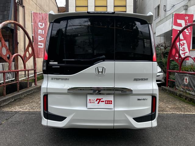 ステップワゴンスパーダ ｅ：ＨＥＶスパーダ　Ｇ・ＥＸ　ホンダセンシング　ＷＯＲＫ　ＬＡＮＶＥＣ　ＬＳ１０　１８インチアルミホイール　ＴＥＩＮ車高調　車中泊用ベッドキット　ワンオーナー　禁煙車　走行中テレビ視聴可　スペアキー（6枚目）