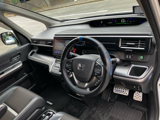 ステップワゴンスパーダ ｅ：ＨＥＶスパーダ　Ｇ・ＥＸ　ホンダセンシング　ＷＯＲＫ　ＬＡＮＶＥＣ　ＬＳ１０　１８インチアルミホイール　ＴＥＩＮ車高調　車中泊用ベッドキット　ワンオーナー　禁煙車　走行中テレビ視聴可　スペアキー（12枚目）
