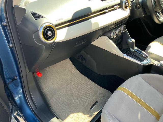 ＭＡＺＤＡ２ １５Ｓ　サンリットシトラス　セーフティクルーズパッケージ　ナビＴＶフルセグ　Ｂｌｕｅｔｏｏｔｈ接続可　バックカメラ　全周囲モニター　前後ドラレコ　ＥＴＣ　レーダークルーズ　シートヒーター　スマートキー　専用キーシェル（48枚目）