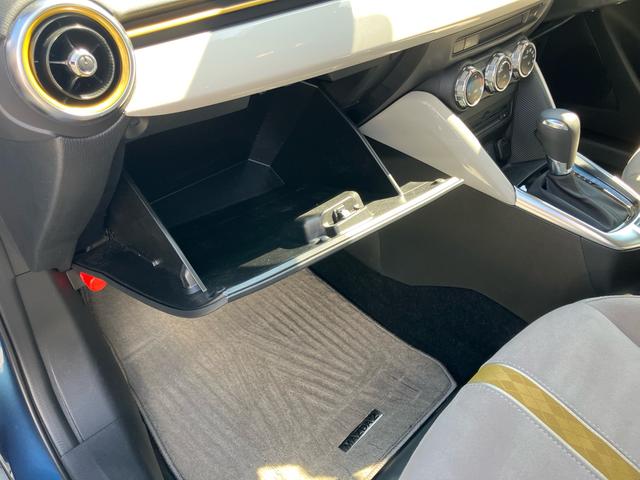 ＭＡＺＤＡ２ １５Ｓ　サンリットシトラス　セーフティクルーズパッケージ　ナビＴＶフルセグ　Ｂｌｕｅｔｏｏｔｈ接続可　バックカメラ　全周囲モニター　前後ドラレコ　ＥＴＣ　レーダークルーズ　シートヒーター　スマートキー　専用キーシェル（49枚目）