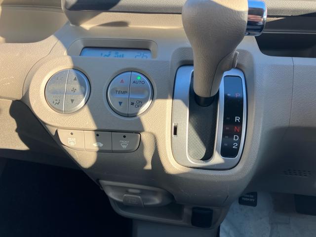 ライフ Gスマートプラス スマートキー バックカメラ CD FM・AM チルトステアリング クロームメッキ・シフトノブボタン ドアアームレスト(表側付)起毛トリコット フルオートエアコン アレルフリー高性能脱臭フィルター(27枚目)