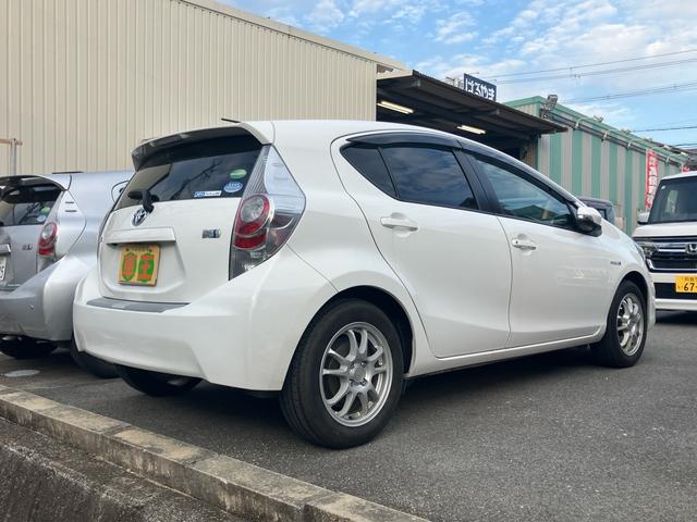 アクア Ｓ　ナビ　ＴＶフルセグ　Ｂｌｕｅｔｏｏｔｈ接続可　バックカメラ　ＥＴＣ　ドライブレコーダー　スマートキー　スペアキーあり　オートライト　アルミホイール　走行距離７．３万ｋｍ　運転席・助手席エアバッグ（4枚目）