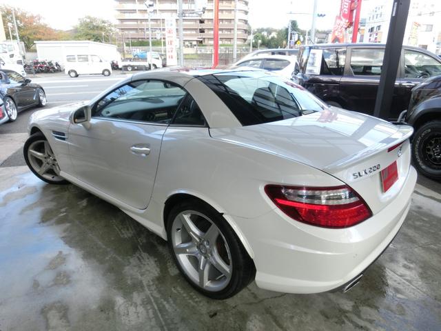 SLK SLK200 全国6ヶ月保証 1オーナー 禁煙車 AMGスポ-ツパッケージ マジックスカイルーフ キーレスゴー  黒本革 Bluetooth対応ナビ リアカメラ AMGエアロ トランクスポイラーブラスポM(7枚目)