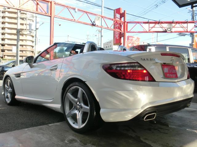 SLK SLK200 全国6ヶ月保証 1オーナー 禁煙車 AMGスポ-ツパッケージ マジックスカイルーフ キーレスゴー  黒本革 Bluetooth対応ナビ リアカメラ AMGエアロ トランクスポイラーブラスポM(9枚目)