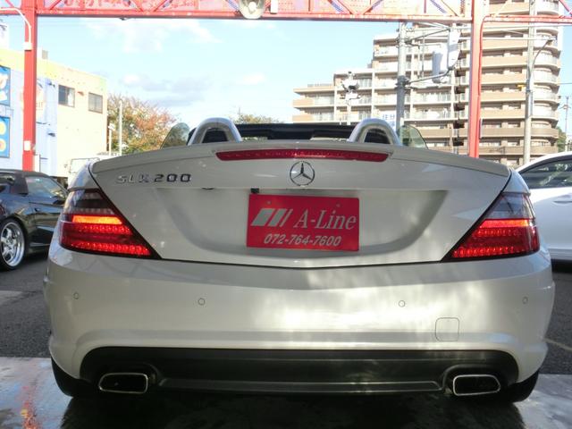 SLK SLK200 全国6ヶ月保証 1オーナー 禁煙車 AMGスポ-ツパッケージ マジックスカイルーフ キーレスゴー  黒本革 Bluetooth対応ナビ リアカメラ AMGエアロ トランクスポイラーブラスポM(12枚目)