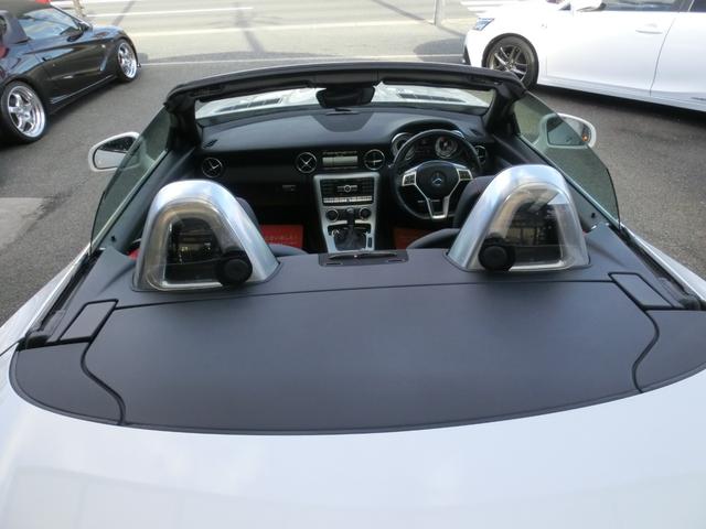 SLK SLK200 全国6ヶ月保証 1オーナー 禁煙車 AMGスポ-ツパッケージ マジックスカイルーフ キーレスゴー  黒本革 Bluetooth対応ナビ リアカメラ AMGエアロ トランクスポイラーブラスポM(17枚目)