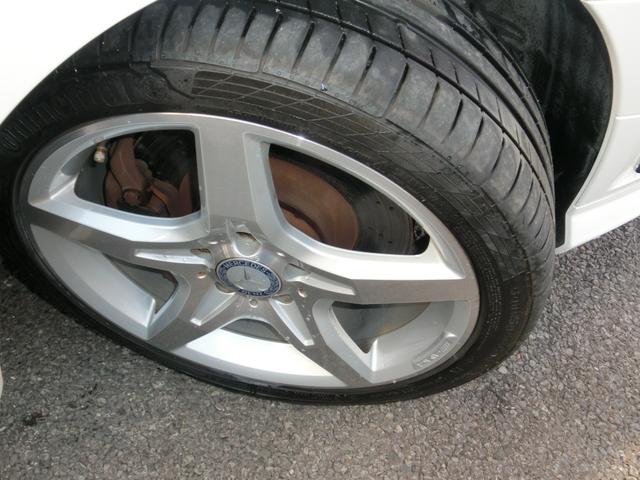 SLK SLK200 全国6ヶ月保証 1オーナー 禁煙車 AMGスポ-ツパッケージ マジックスカイルーフ キーレスゴー  黒本革 Bluetooth対応ナビ リアカメラ AMGエアロ トランクスポイラーブラスポM(25枚目)