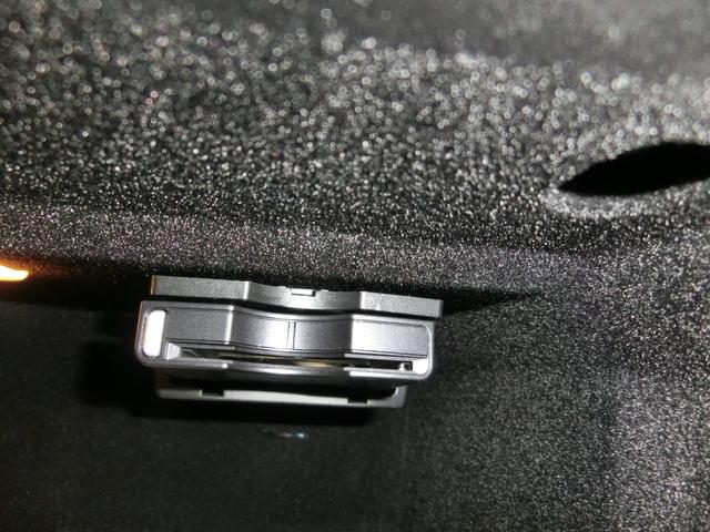 SLK SLK200 全国6ヶ月保証 1オーナー 禁煙車 AMGスポ-ツパッケージ マジックスカイルーフ キーレスゴー  黒本革 Bluetooth対応ナビ リアカメラ AMGエアロ トランクスポイラーブラスポM(30枚目)