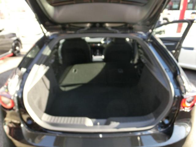 ＭＡＺＤＡ３ファストバック ２０Ｓプロアクティブ　ツーリングセレクション　全国１年保証！オートエグゼエアロ！禁煙車！Ｍ　Ｈｙｂｒｉｄ（エム　ハイブリッド）！１０．２５型純正フルセグナビ！　全周囲カメラ！　シートヒーター！レーダークルーズコントロール！パワーシート！（18枚目）