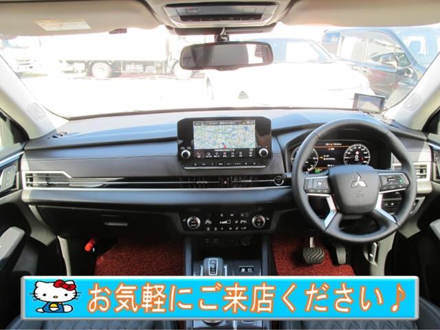 アウトランダーＰＨＥＶ Ｇ　禁煙・メーカーナビ・フルセグＴＶ・ＴＶキャンセラー・全周囲・ＢＯＳＥ・ＨＵＤ・ＢＳＭ・ドラレコ・黒革シート・パワーシート・パワーバックドア・シートヒーター・レーダークルーズ・衝突軽減・スマートキー２個（5枚目）