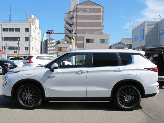アウトランダーＰＨＥＶ Ｇ　禁煙・メーカーナビ・フルセグＴＶ・ＴＶキャンセラー・全周囲・ＢＯＳＥ・ＨＵＤ・ＢＳＭ・ドラレコ・黒革シート・パワーシート・パワーバックドア・シートヒーター・レーダークルーズ・衝突軽減・スマートキー２個（11枚目）