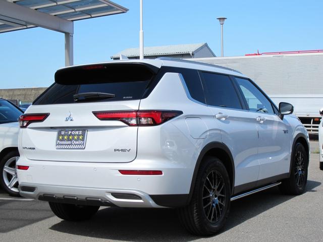 アウトランダーＰＨＥＶ Ｇ　禁煙・メーカーナビ・フルセグＴＶ・ＴＶキャンセラー・全周囲・ＢＯＳＥ・ＨＵＤ・ＢＳＭ・ドラレコ・黒革シート・パワーシート・パワーバックドア・シートヒーター・レーダークルーズ・衝突軽減・スマートキー２個（14枚目）