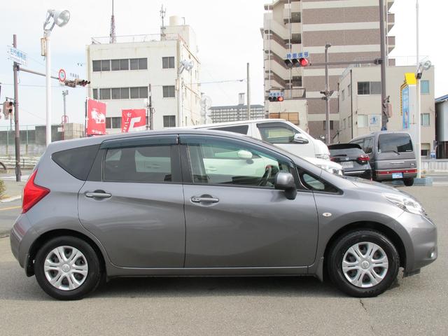 ノート Ｘ　ワンオーナー・バックモニター・純正ナビ／ＭＭ１１３Ｄ－Ｗ・フルセグテレビ・ドライブレコーダー・スマートキー２個・ＥＴＣ・電動格納ミラー・アイドリングストップ（12枚目）