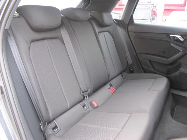 A3 スポーツバック30TFSI ナビゲーションパッケージ・コンビニエンス/アシスタンスパッケージ・バーチャルコックピット・フルセグTV・Bカメラ・パークアシスト・BSM・ETC2.0・レーダークルーズ・衝突軽減・スマートキー2個(40枚目)