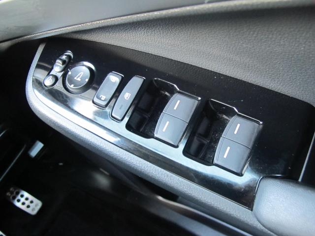 ヴェゼル e:HEV Z 9インチホンダコネクトナビ・フルセグTV・Bカメラ・後退出庫サポート・衝突軽減・レーンキープ・レーダークルーズ・シートヒーター・パワーバックドア・ワイヤレス充電・コンビシート・スマートキー2個(28枚目)