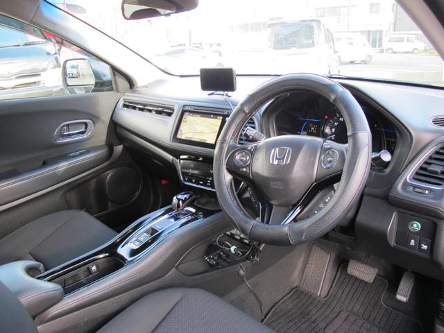 ヴェゼル ハイブリッドＸ　禁煙・インターナビ・フルセグＴＶ・Ｂカメラ・Ｂｌｕｅｔｏｏｔｈ接続・あんしんパッケージ・クルコン・ＬＥＤライト・パドルシフト・電格ミラー・スマートキー・純正１７インチアルミホイール（18枚目）