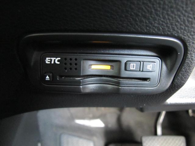 ヴェゼル ハイブリッドＸ　禁煙・インターナビ・フルセグＴＶ・Ｂカメラ・Ｂｌｕｅｔｏｏｔｈ接続・あんしんパッケージ・クルコン・ＬＥＤライト・パドルシフト・電格ミラー・スマートキー・純正１７インチアルミホイール（31枚目）