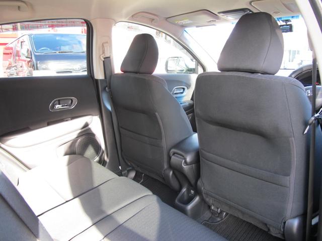 ヴェゼル ハイブリッドＸ　禁煙・インターナビ・フルセグＴＶ・Ｂカメラ・Ｂｌｕｅｔｏｏｔｈ接続・あんしんパッケージ・クルコン・ＬＥＤライト・パドルシフト・電格ミラー・スマートキー・純正１７インチアルミホイール（37枚目）