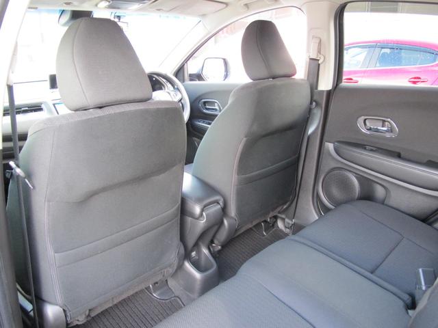 ヴェゼル ハイブリッドＸ　禁煙・インターナビ・フルセグＴＶ・Ｂカメラ・Ｂｌｕｅｔｏｏｔｈ接続・あんしんパッケージ・クルコン・ＬＥＤライト・パドルシフト・電格ミラー・スマートキー・純正１７インチアルミホイール（42枚目）