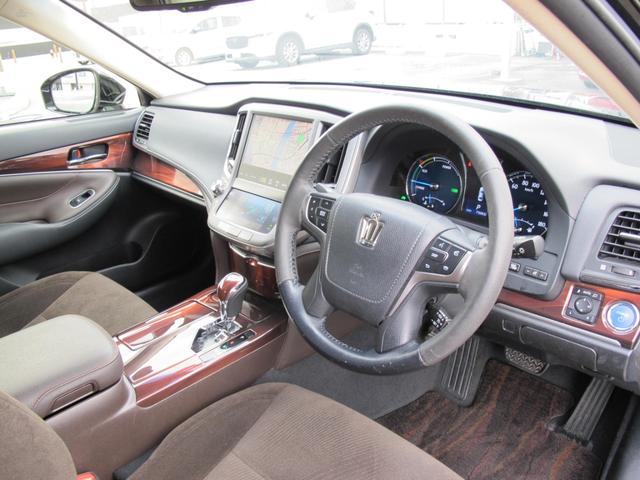 クラウンハイブリッド ロイヤルサルーンＧ　１オーナー・メーカーナビ・フルセグＴＶ・Ｂカメラ・パワーシート・メモリーシート・シートヒーター・クルコン・ＥＴＣ・電動格納ミラー・ウィンカーミラー・フォグランプ・スマートキー２個・純正１６インチＡＷ（18枚目）