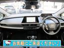 プリウス Ｇ　ワンオーナー　ＢＳＭ　前後ドライブレコーダー　８インチＤＡ　フルセグテレビ　ナビ　Ｂモニター　シートヒーター　ＥＴＣ２．０　スマートキー２個　クリアランスソナー　アップルカープレイ　アンドロイドオート（5枚目）