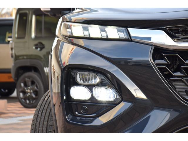 フロンクス ベースグレード　全方位モニター付き９インチナビ／ワンオーナー／デュアルセンサーブレーキサポートＩＩ／ハーフレザーシート／ＬＥＤヘッドライト／純正１６インチアルミホイール／前席シートヒーター／電動パーキングブレーキ／（10枚目）