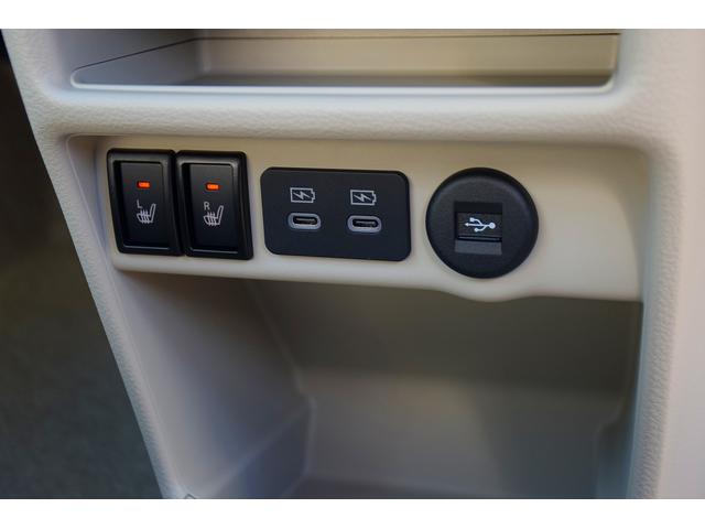 アルトラパンＬＣ ハイブリッドＸ　新車未登録車　スズキセーフティ　全方位カメラパッケージ　２トーンカラー　専用内装シート　ＬＥＤランプ　前席シートヒーター　ベンチシート　アイドリングストップ　革巻きステアリング　電格ミラー　純正アルミ（18枚目）