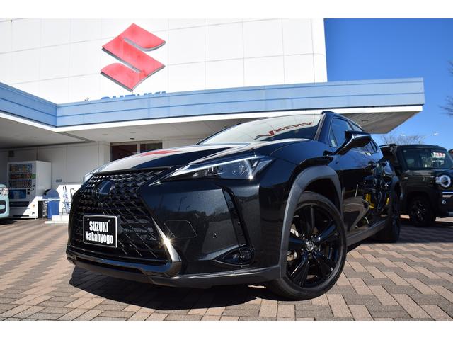 ＵＸ ＵＸ２００　アーバンエレガンス　ムーンルーフ／メーカーナビ／パノラミックモニター／セーフティ／レザーシート／パワーシート／シートヒーター／ステアリングヒーター／パワーバックドア／ワンオーナー／（8枚目）